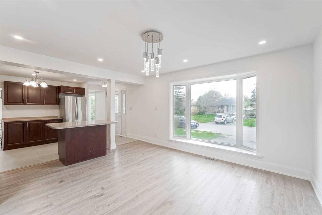 طبقه همکف خونه دیتچد در Richmond Hill