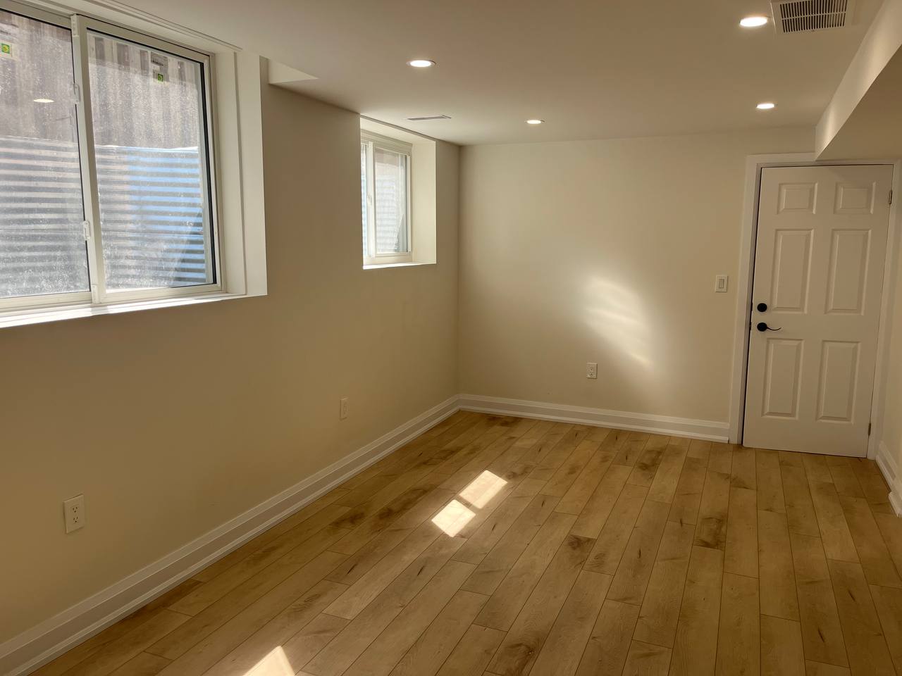 بیسمنت آپارتمان دو خوابه نوساز در منطقه آرام و زیبای Mill Pound Richmond Hill (Yonge St./Elgin mills)