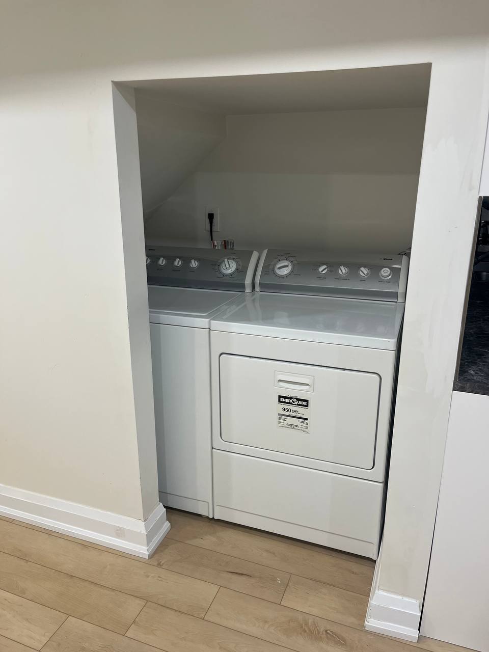 بیسمنت آپارتمان دو خوابه نوساز در منطقه آرام و زیبای Mill Pound Richmond Hill (Yonge St./Elgin mills)