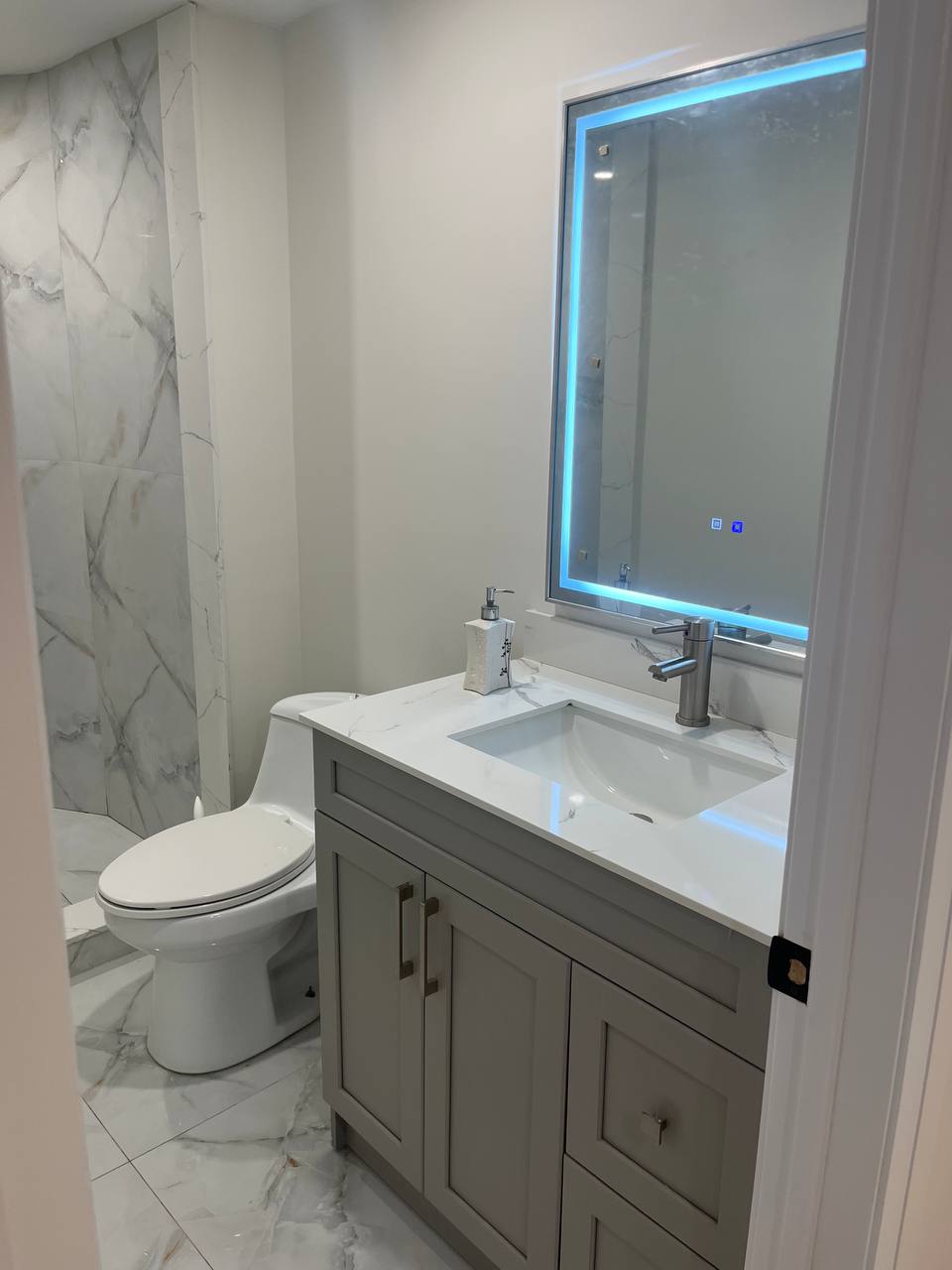 بیسمنت آپارتمان دو خوابه نوساز در منطقه آرام و زیبای Mill Pound Richmond Hill (Yonge St./Elgin mills)