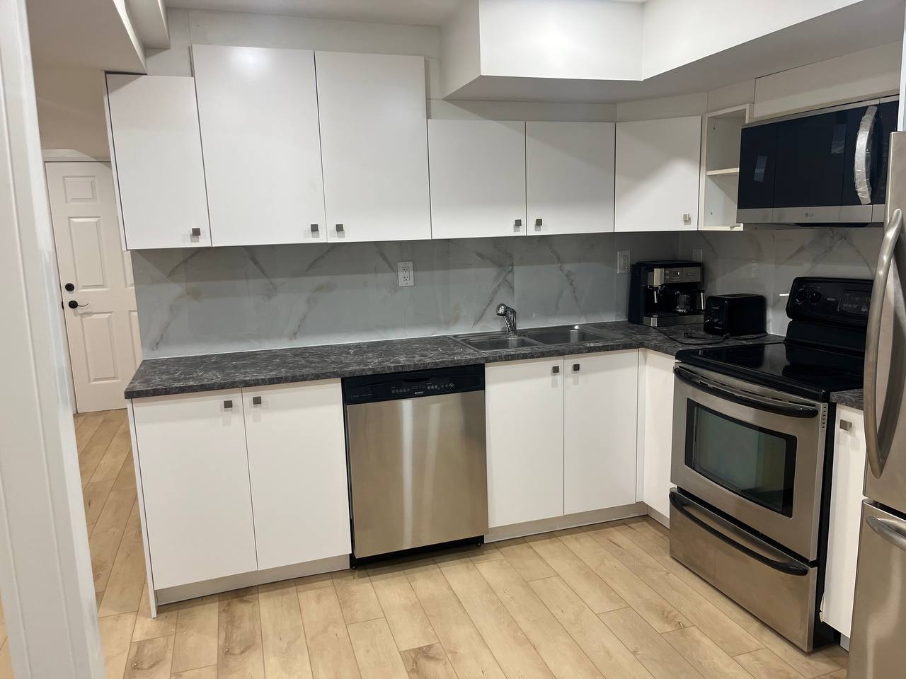 بیسمنت آپارتمان دو خوابه نوساز در منطقه آرام و زیبای Mill Pound Richmond Hill (Yonge St./Elgin mills)