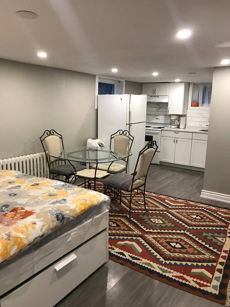 � اجاره بیسمنت فرنیش‌شده در تورن‌هیل بسیار نزدیک به یانگ Yonge& Center