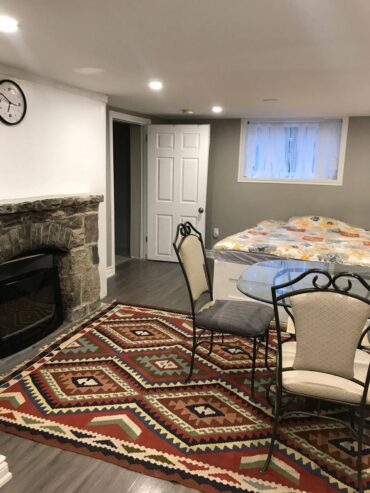 � اجاره بیسمنت فرنیش‌شده در تورن‌هیل بسیار نزدیک به یانگ Yonge& Center