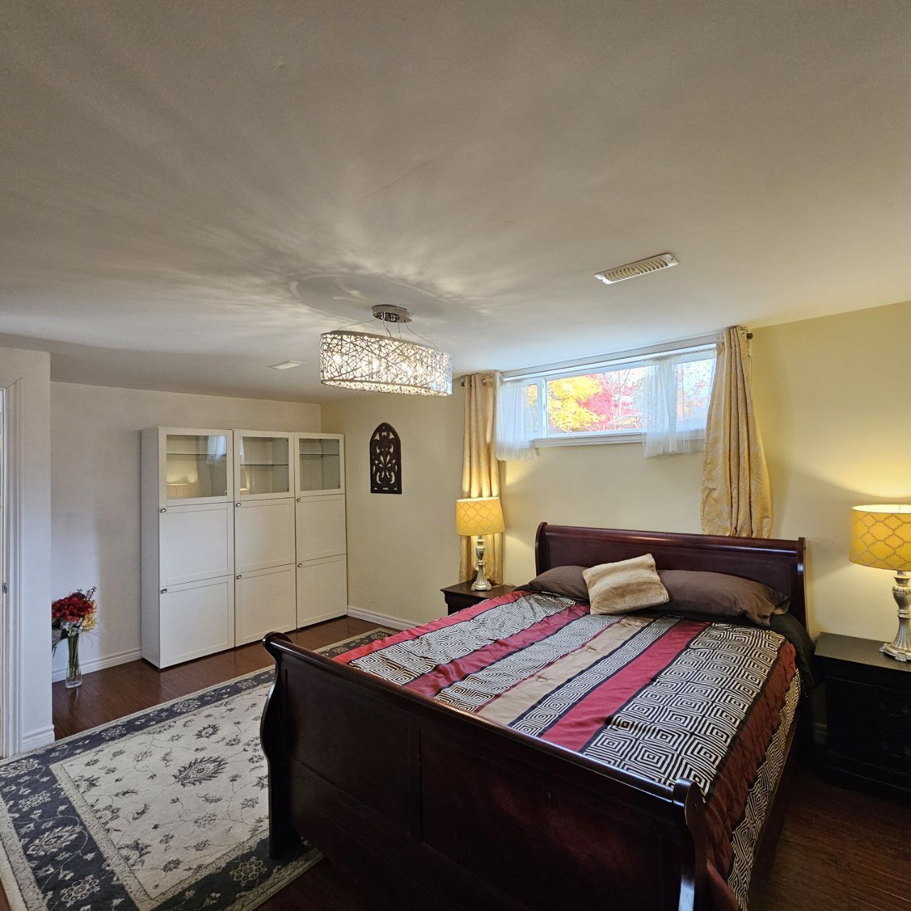 🏠 بیسمنت دوخوابه مبله بسیار بزرگ در ریچموندهیل ( یانگ و الگین میلز )