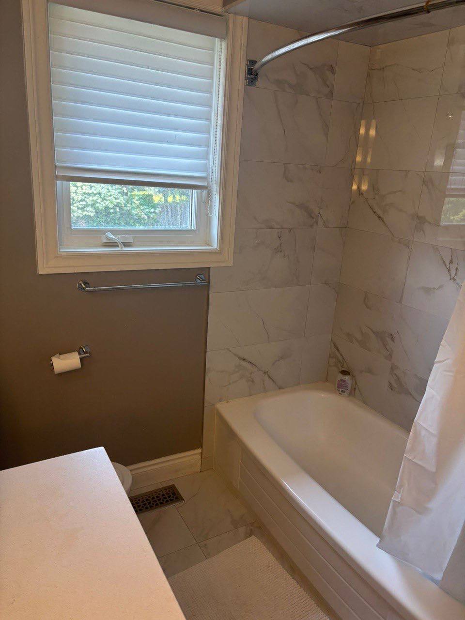 اتاقی بزرگ مستر برای اجاره – تقاطع Bayview