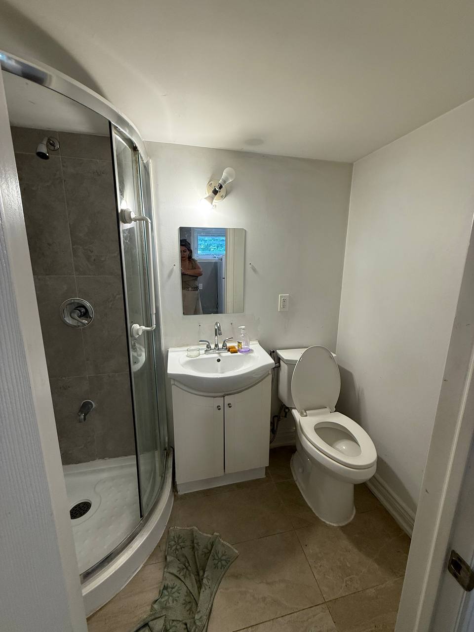 اجاره بیسمنت فرنیش‌شده در تورن‌هیل بسیار نزدیک به یانگ