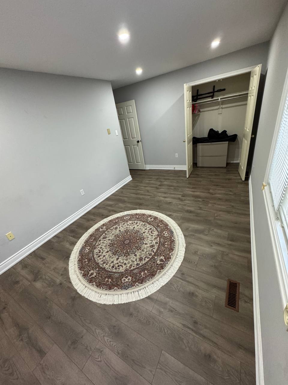 rooms available in beautiful house in Newmarket