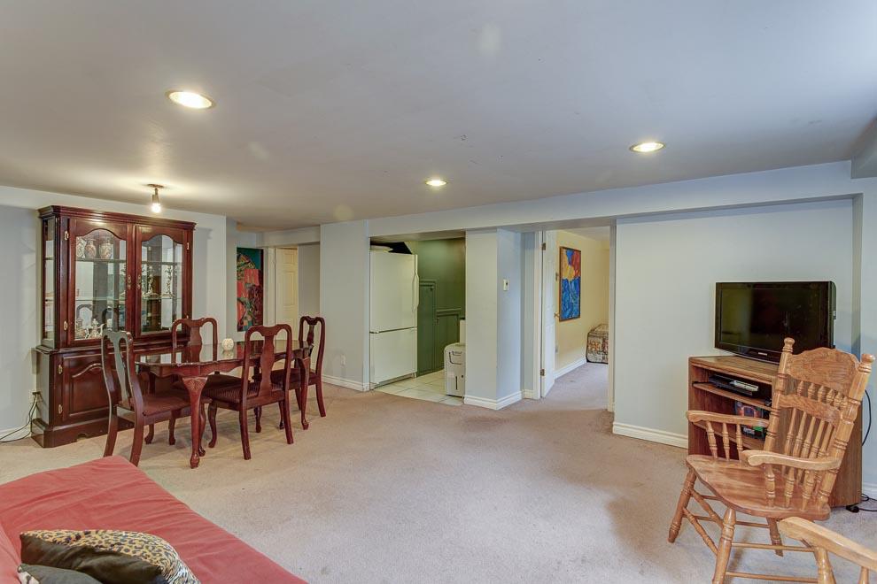 یک واحد بیسمنت در محدوده ویلو دیل (یانگ و فینچ)