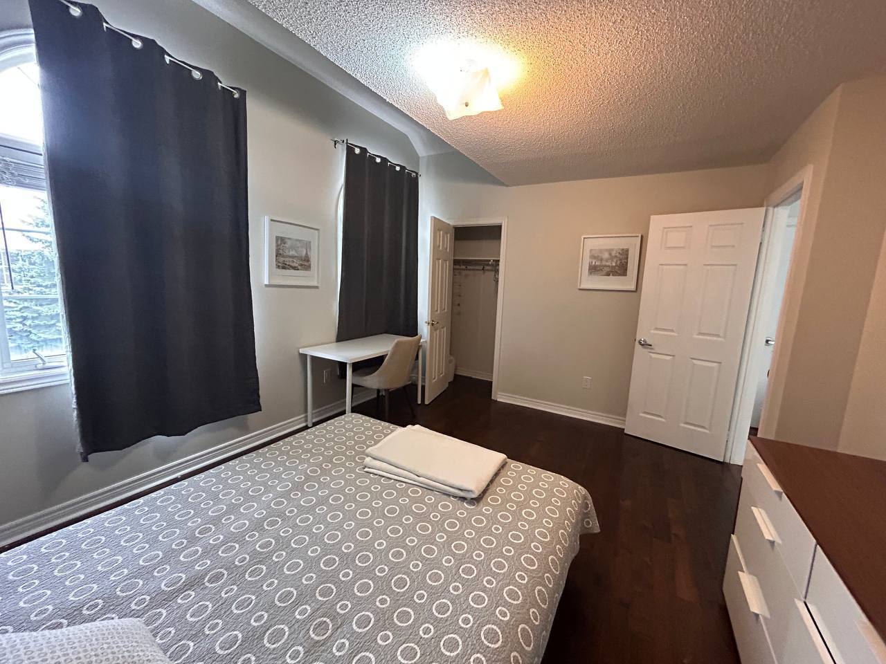 اجاره ٢ اتاق مبله بسيار تميز وسايل كاملا نو و جديد با نور بسيار خوب