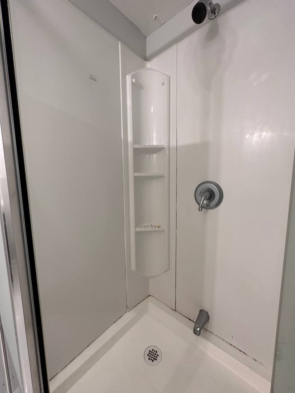 بیسمنت یک خوابه با پارکینگ اختصاصی