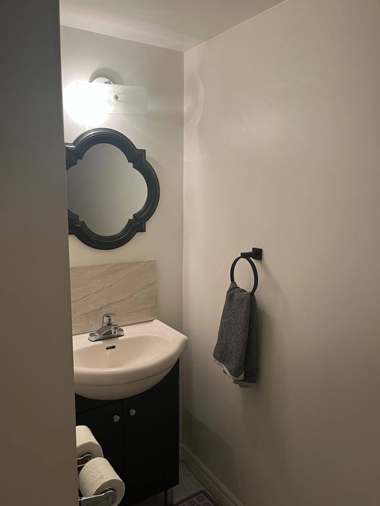 یک بیسمنت آپارتمان دو خوابه با ورودی مجزا